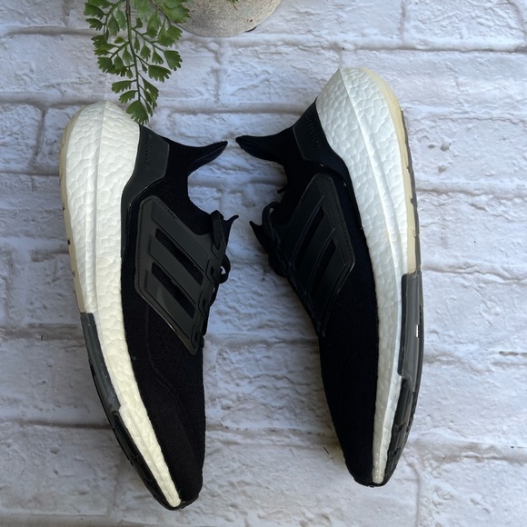 ADIDAS ultraBOOST 21 women size 8 - Picture 4 of 9